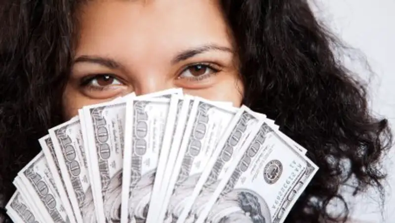 Сотрудница испанского банка за 25 лет украла у пожилого россиянина $1,5 млн