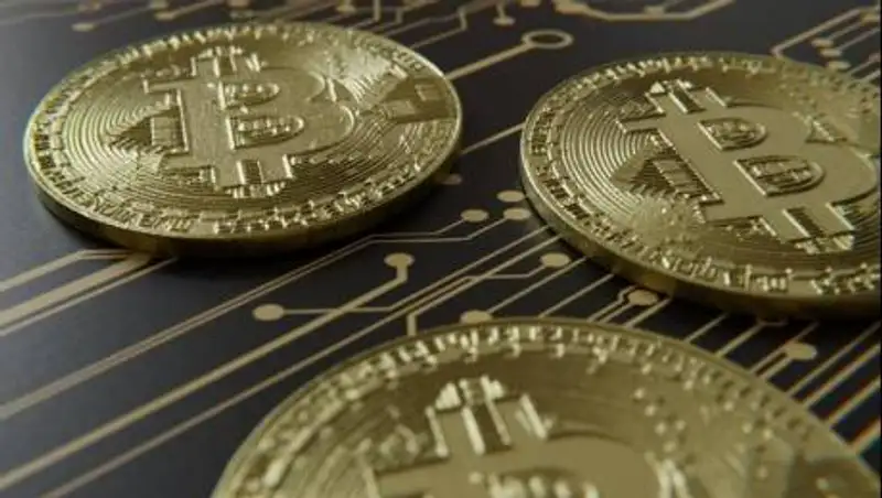 Биткоин дорожает более чем на 10%