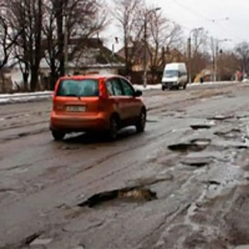 Проблема качества дорог уже давно стала темой обсуждения номер один среди казахстанских автолюбителей, фото - Новости Zakon.kz от 19.04.2013 16:49