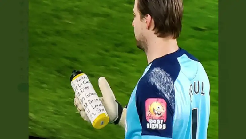 Вратарь воспользовался шпаргалкой в Кубке Англии