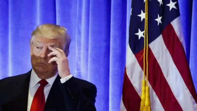 СМИ узнали имя автора доклада о "российском компромате" на Трампа