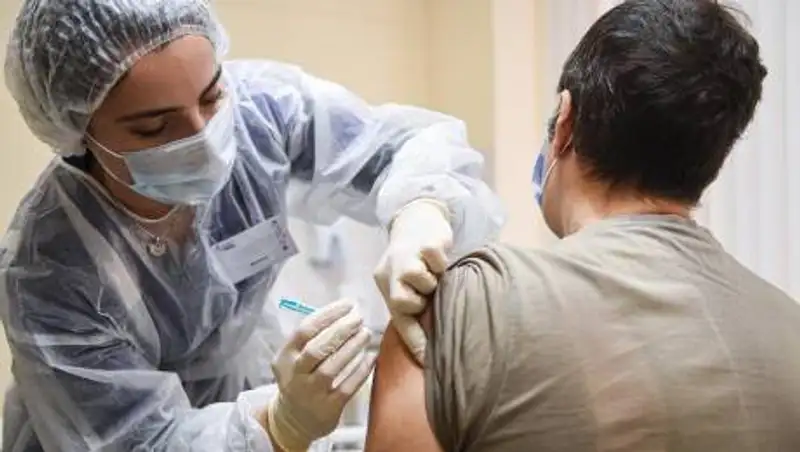 Еврокомиссия разрешила ЕС приобретать российскую вакцину