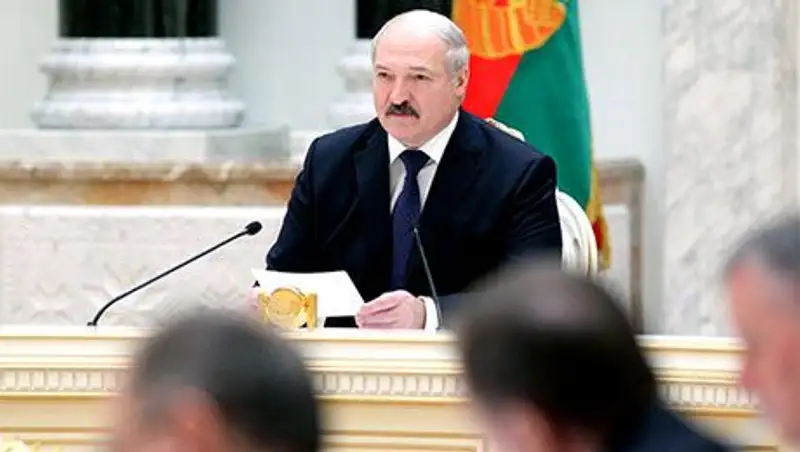 Лукашенко грозит "статьей" и требует отчета за упадок производства и экспорта