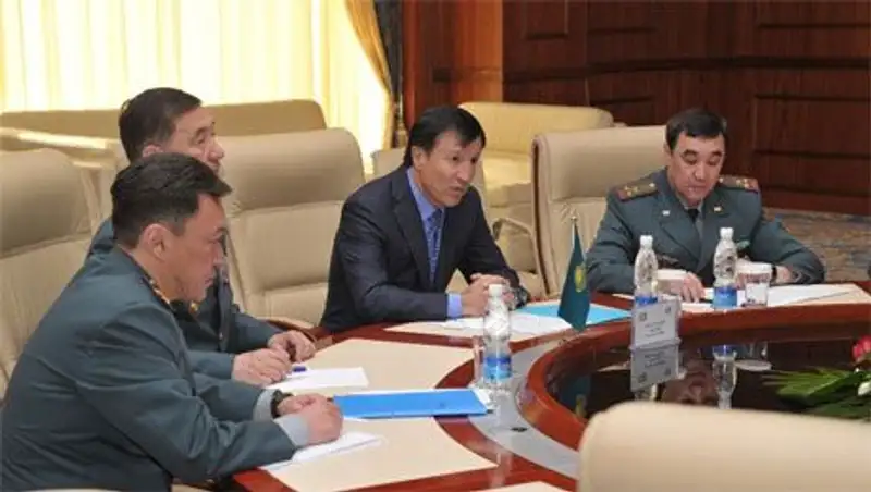 Министр обороны считает задержание своего заместителя вопросом «не сегодняшнего дня»