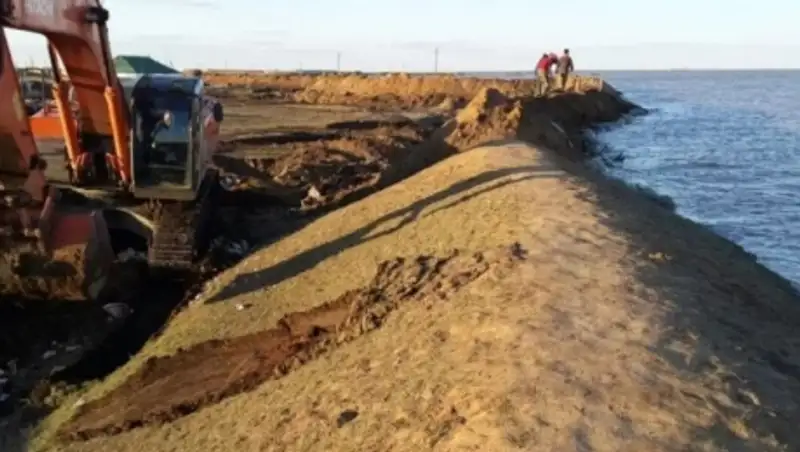 Дамбу размыло в Акмолинской области