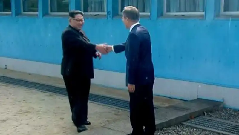 Историческая встреча: состоялся первый раунд переговоров лидеров двух Корей