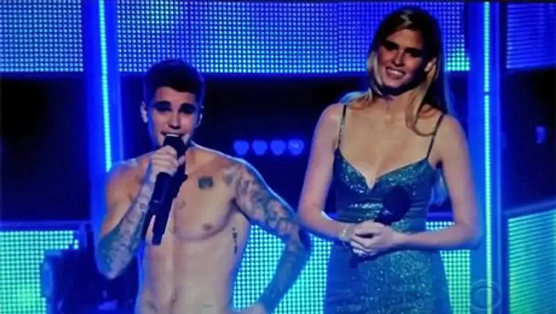 Зрители освистали раздевшегося Джастина Бибера