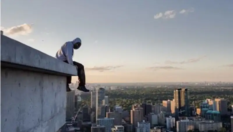 Шесть подростков задержаны за селфи на крыше девятиэтажки в Павлодаре