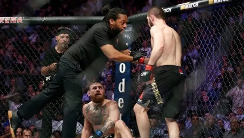 Хабиб Нурмагомедов сокрушил Конора Макгрегора