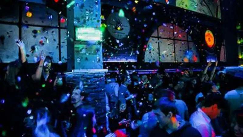 За нарушение карантина в Алматы оштрафовали 36 кафе и развлекательных заведений