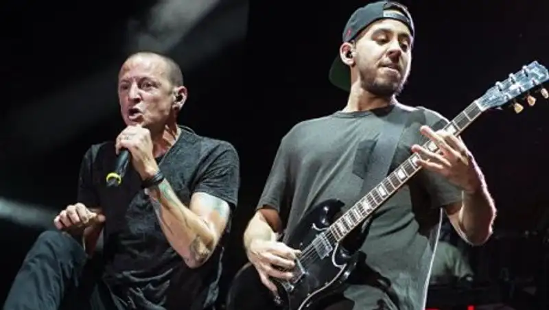 Группа Linkin Park отменила концертный тур после смерти Честера Беннингтона