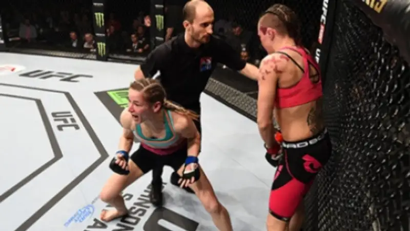Украинка выиграла дебютный бой в UFC за полторы минуты