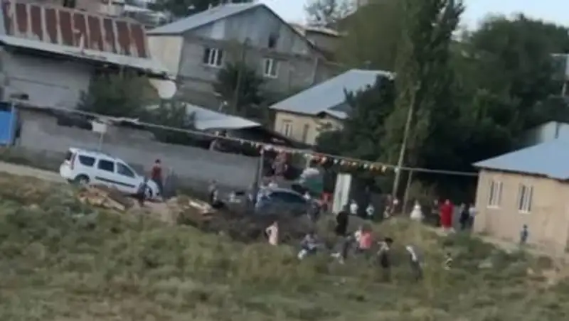 Массовая драка попала на видео в Алматинской области