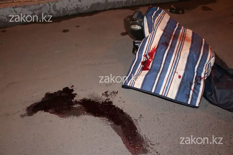 Полступни оторвало у водителя мопеда в результате ДТП в Алматы (фото), фото - Новости Zakon.kz от 19.07.2013 15:55