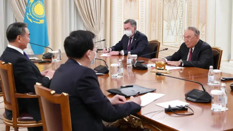 Нурсултан Назарбаев встретился с главой МИД КНР