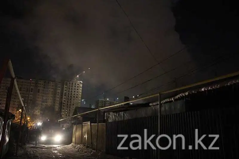 В Алматы в частном доме произошел пожар из-за взрыва отопительного оборудования (фото) В Алматы в частном доме произошел пожар из-за взрыва отопительного оборудования (фото), фото - Новости Zakon.kz от 25.11.2013 17:53