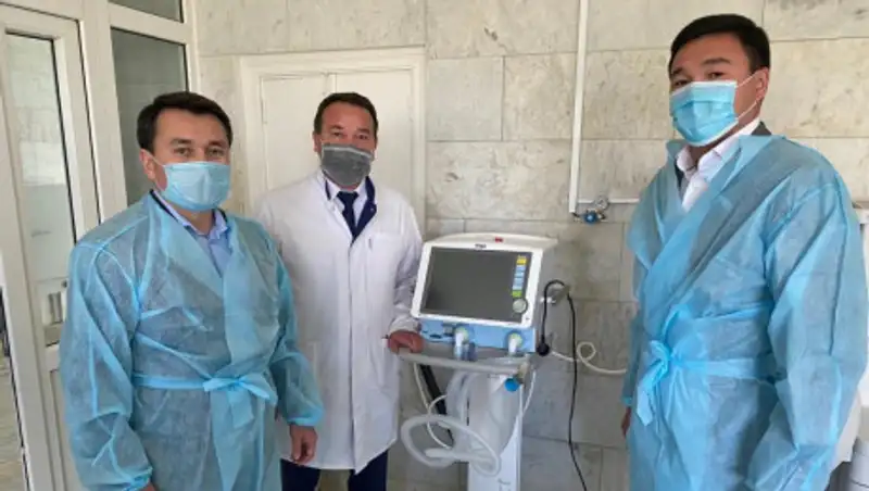 "Казахалтын" подарил аппарат ИВЛ Шортандинской районной больнице