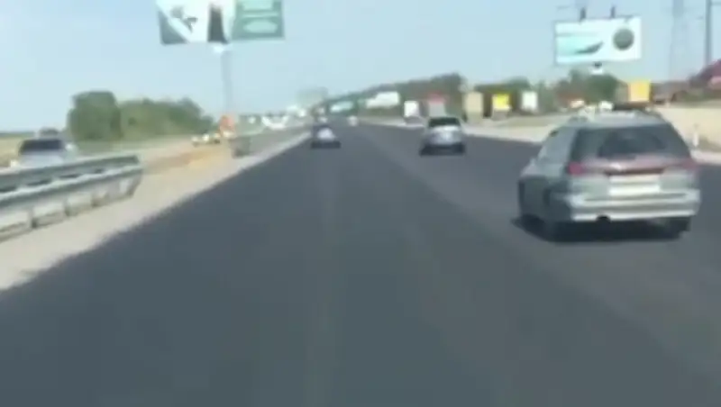 Свежий "асфальт" на капшагайской бетонке прокомментировали в КазАвтоЖоле