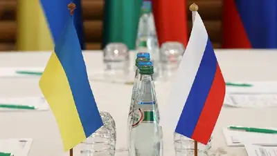 флажки России и Украины, фото - Новости Zakon.kz от 29.03.2022 18:28