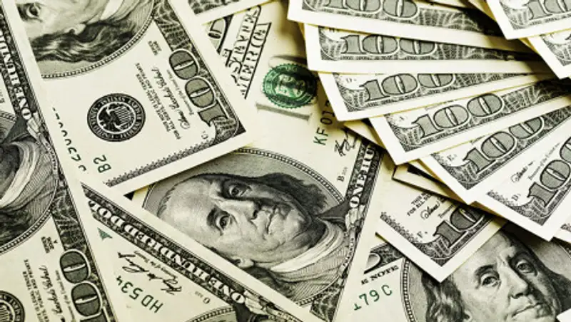 Курс доллара немного снизился