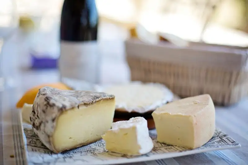 Французы отличаются любовью и к специфическим сортам сыров, фото - Новости Zakon.kz от 25.04.2023 15:13