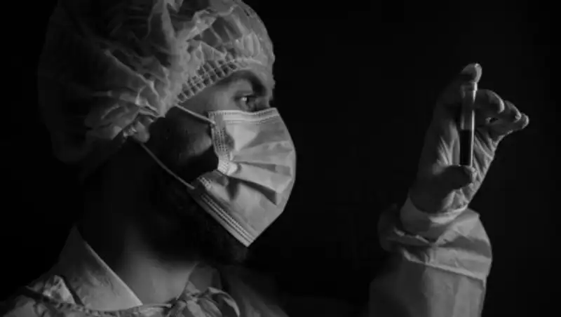 Во Франции за сутки умерли полторы тысячи человек от коронавируса