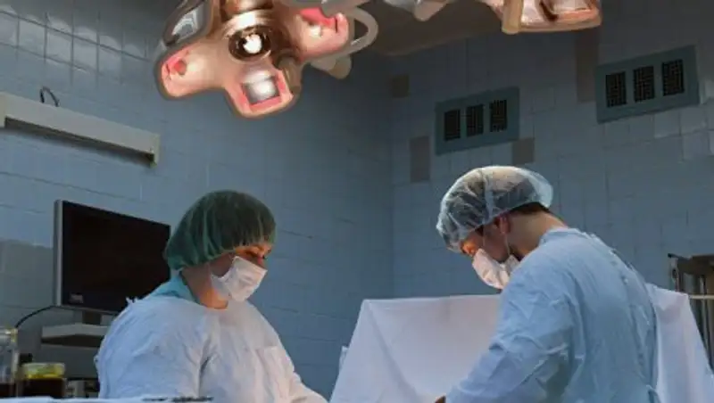 Ученые впервые пересадили киберсетчатку в глаз человека