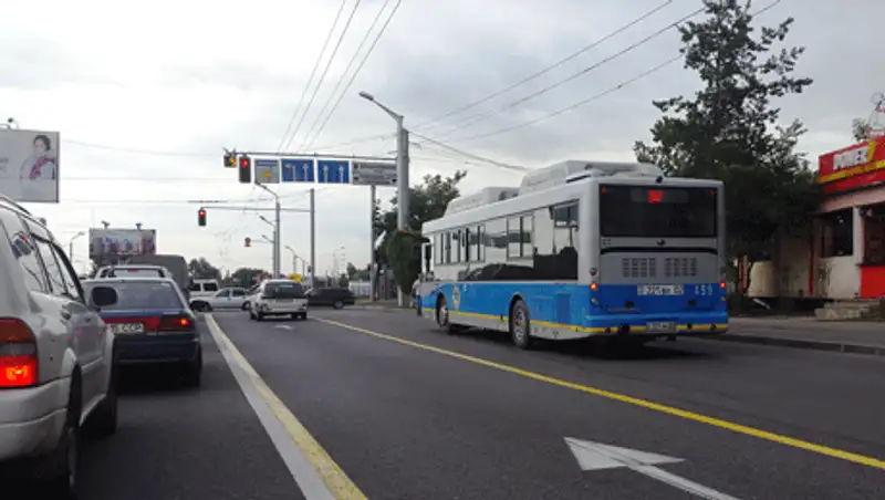 Алматинцы чаще ездят на автобусе, чем на такси