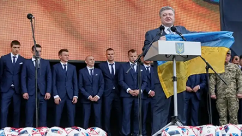 Порошенко пообещал спеть гимн Украины в Донецке