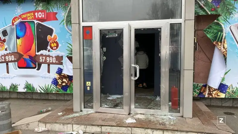 Мародера, ограбившего торговый дом в Алматы, задержали полицейские ЗКО