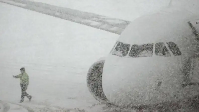 Из-за непогоды задержаны рейсы в аэропорту Караганды