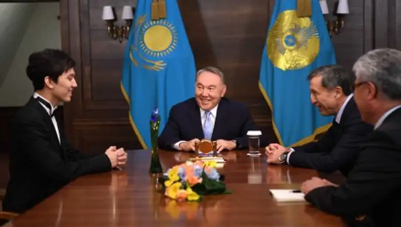 О чем Назарбаев говорил с Димашем Кудайбергеновым