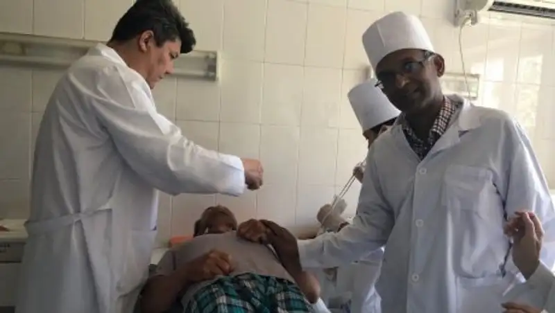 В Сайраме иностранные врачи оказывают бесплатную медконсультацию