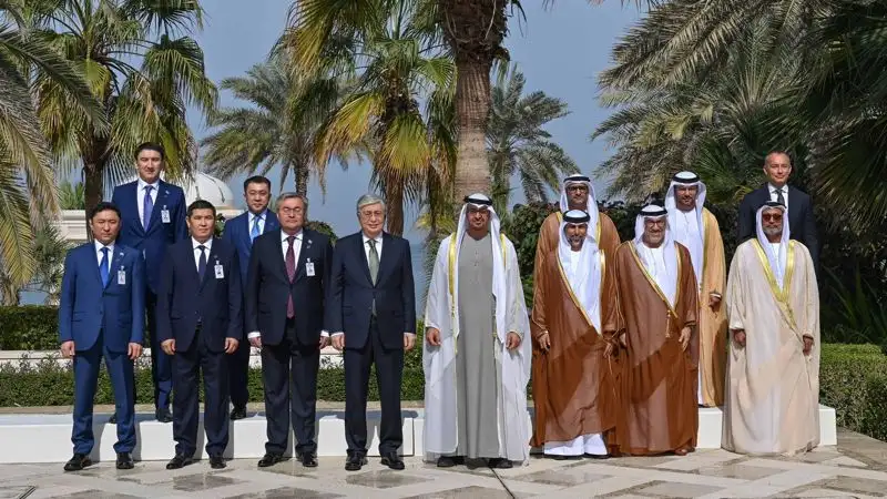 Казахстан и ОАЭ продлили режим "открытого неба"