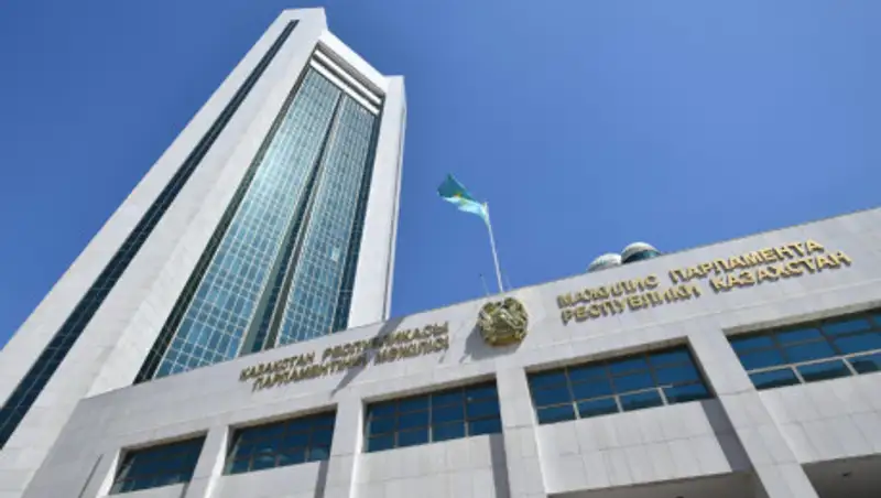 Мажилисмены предлагают включить в принципы мирных собраний презумпцию в пользу их проведения