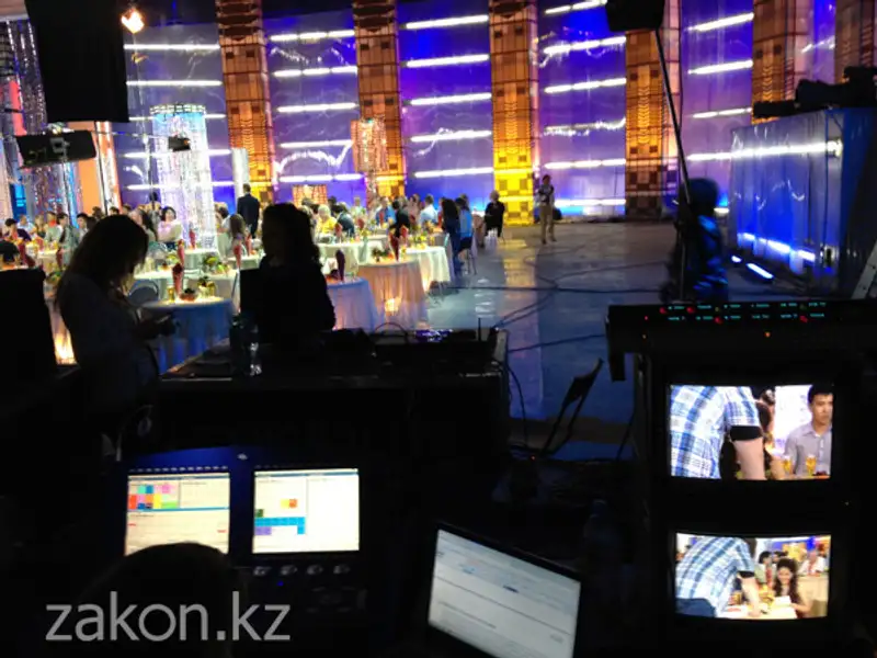 Первый канал «Евразия» приступил к съемкам нового еженедельного шоу «Добрый вечер, Казахстан!» Первый канал «Евразия» приступил к съемкам нового еженедельного шоу «Добрый вечер, Казахстан!», фото - Новости Zakon.kz от 01.09.2012 00:01