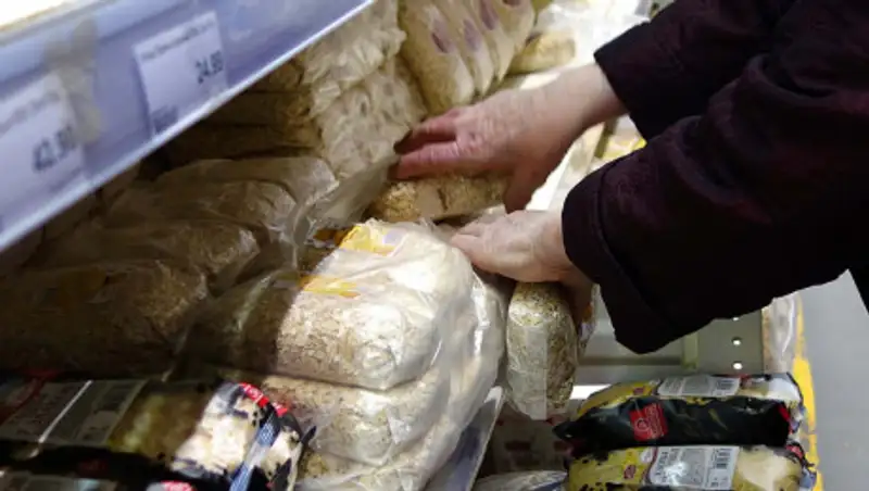 В Нур-Султане ограничили продажу сыпучих продуктов и подсолнечного масла