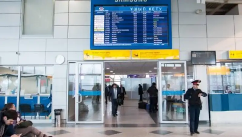 Стали известны итоги проверки появления певца без билета на борту самолета в Алматы