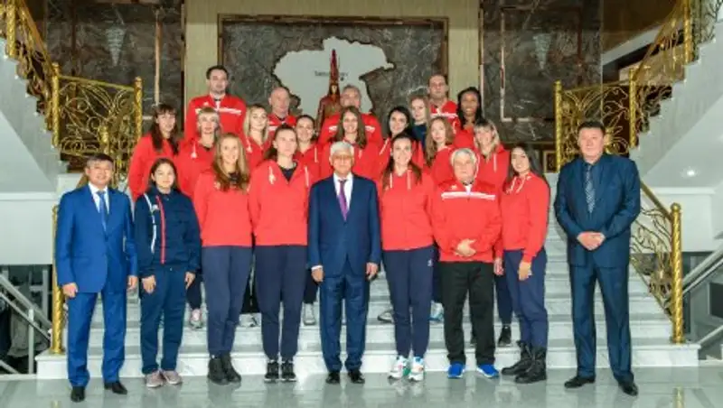 Аким Алматинской области встретился с игроками женской команды ПВК "Жетысу"