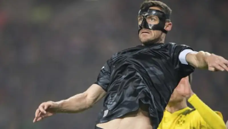 Отец немецкого футболиста умер на стадионе во время матча сына