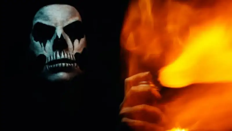 Мужчина поджег жену на пустыре в Нур-Султане