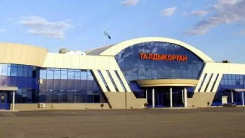 Назарбаев ознакомился с ходом реконструкции аэропорта и аэровокзала в Талдыкоргане