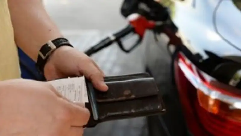 Депутат: Обеспечить республику нефтепродуктами в 2017 году мешают приказы Минэнерго