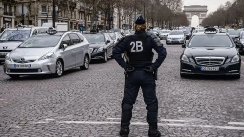 Национальное собрание Франции продлило режим ЧП на полгода