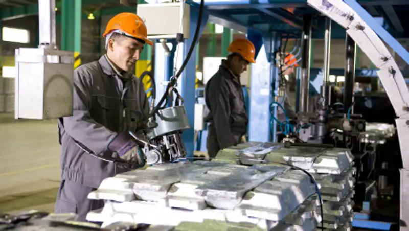 В Казахстане почти 1,7 млн человек работают без высшего или специального образования