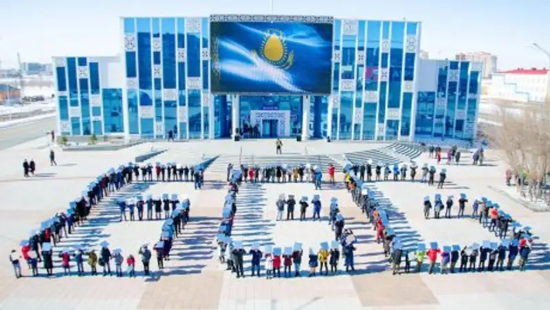 В Караганде на площади прошел флэшмоб в поддержку Головкина