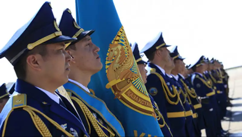 Сколько Казахстан тратит на оборону