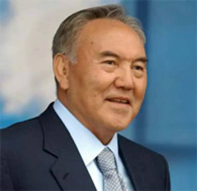 Н. Назарбаев поздравил всех казахстанских женщин с 8 