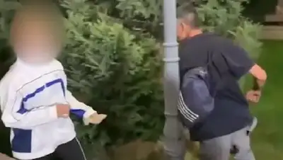 Видео драки парня и мужчины возмутило Казнет, фото - Новости Zakon.kz от 20.08.2022 15:19