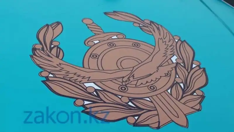 Пьяный житель Капшагая оказал сопротивление полицейским и разбил стекло служебной машины